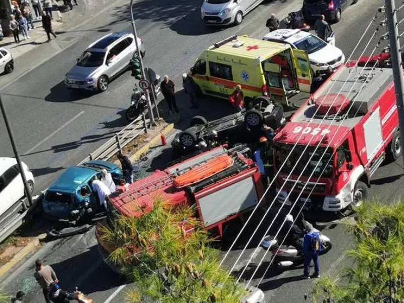 Σοβαρό τροχαίο στην άνοδο της Μεσογείων στην Αγία Παρασκευή