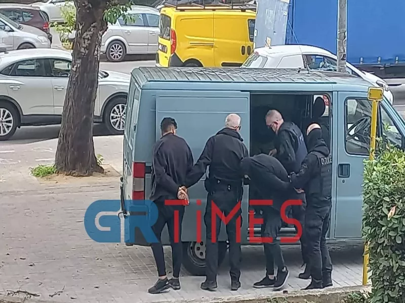 Θεσσαλονίκη: Σε ανακριτή οι τέσσερις επίδοξοι ληστές με τα αλεξίσφαιρα - Φωτό - Βίντεο