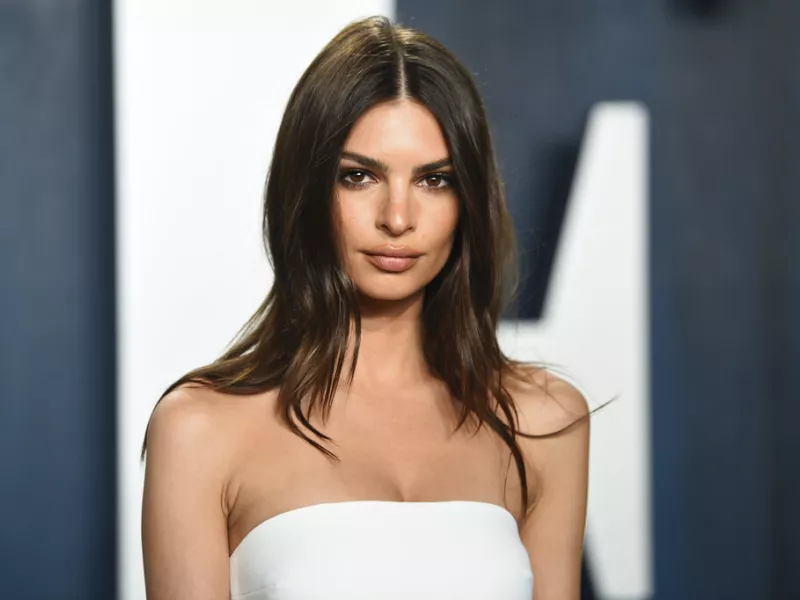 H Emily Ratajkowski ντυμένη καουμπόισσα 