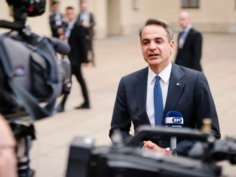 Το διπλό μήνυμα του πρωθυπουργού από την Πράγα και ο εκνευρισμός του Ταγίπ Ερντογάν 