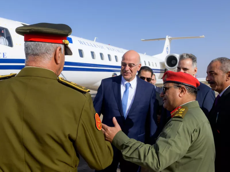 Politico: «Γεια σας και αντίο». Το Plan B του Δένδια στην Τρίπολη όταν έμαθε ότι τον περίμενε η Νάιλα Μανγκούς 