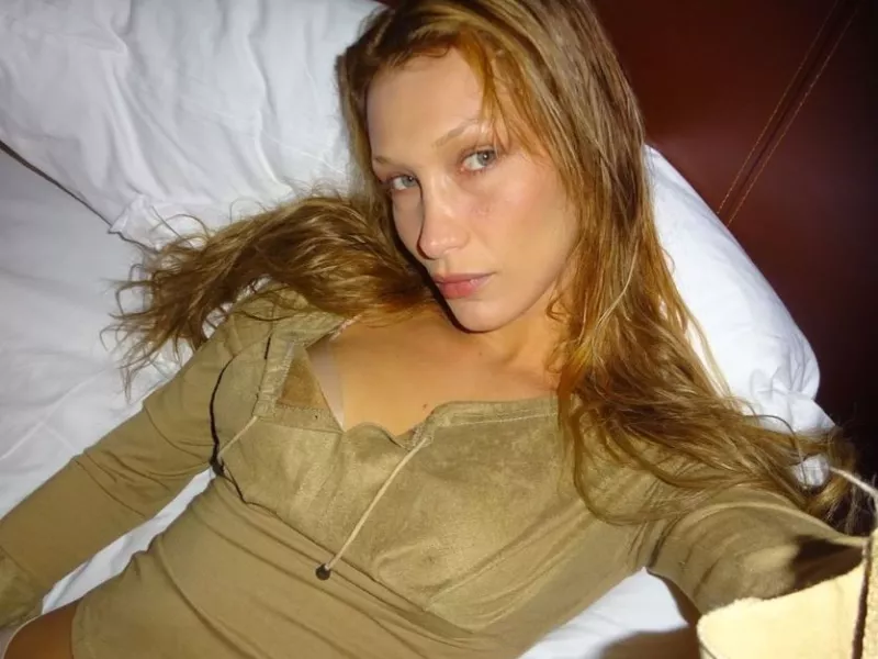 Bella Hadid: Αγνώριστη με ξανθά μακριά μαλλιά- Xαμός στο instagram