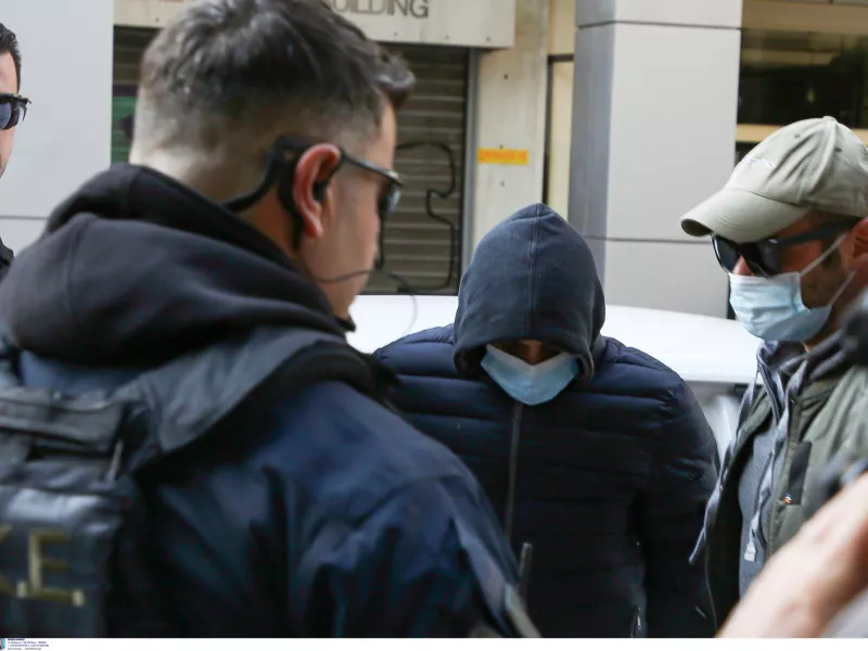 Γυναικοκτονία στον Πειραιά: Στα δικαστήρια ο 25χρονος δολοφόνος