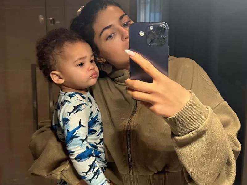 Η Kylie Jenner με τον γιο της 