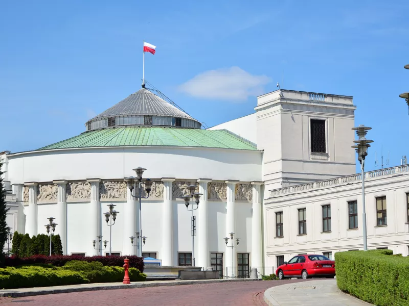 Πολωνία: Απαγορεύει είσοδο αυτοκινήτων με ρωσικές πινακίδες κυκλοφορίας