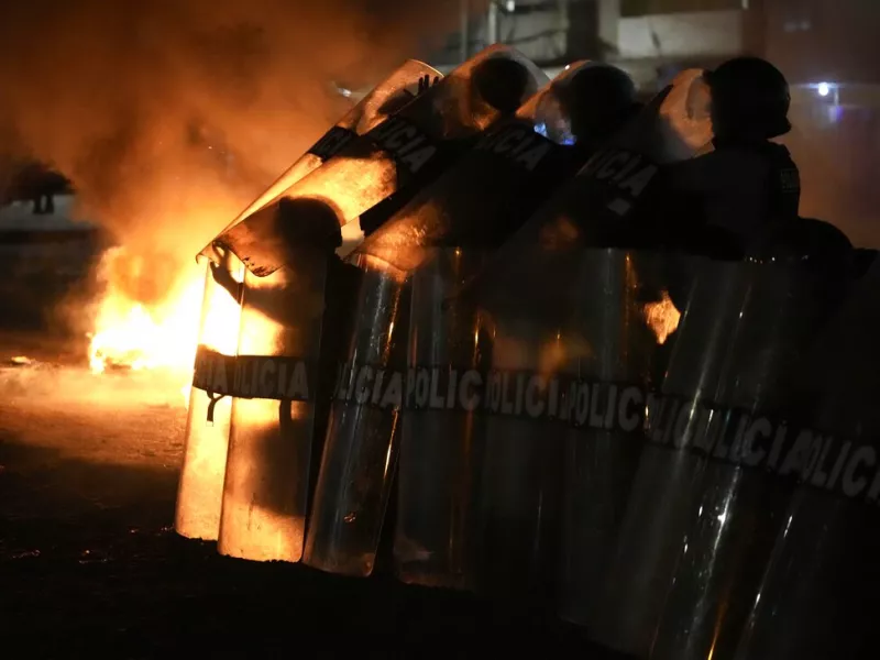 Περού: Στρατιώτης πνίγεται και άλλοι πέντε κηρύσσονται αγνοούμενοι στην προσπάθεια να αποφύγουν διαδηλωτές που τους «απειλούσαν»