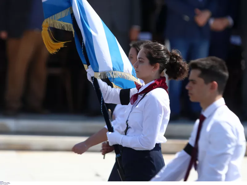 Με συννεφιά και βροχές οι παρελάσεις της 25ης Μαρτίου