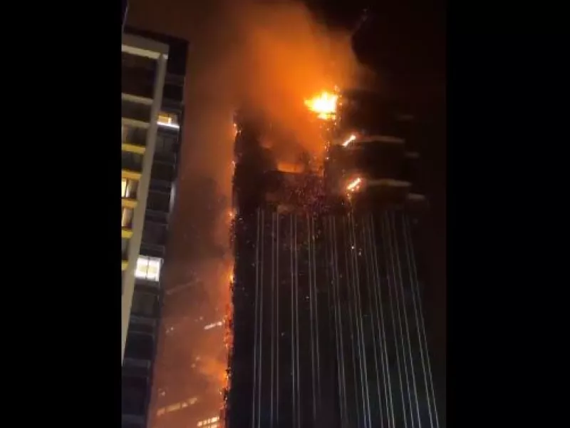Φωτιά σε υπό κατασκευή ουρανοξύστη στο Χονγκ Κονγκ