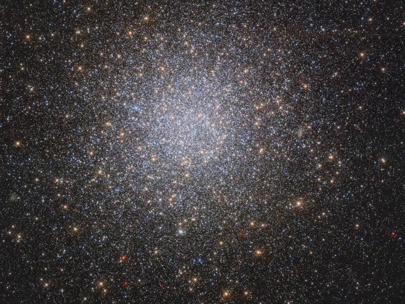 Το Hubble κατασκοπεύει ένα σφαιρικό αστρικό σμήνος