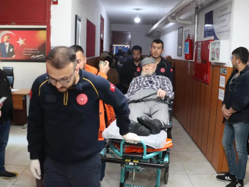Εκλογές στην Τουρκία: Τους πηγαίνουν ακόμη και με φορείο για να ψηφίσουν 