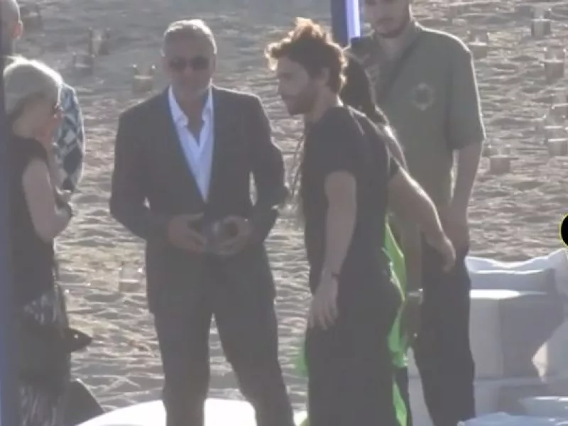 Κλούνεϊ, Μύκονος
