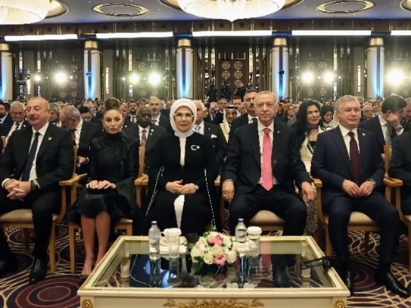 Γεννημένη στις Βρυξέλλες, η Υπουργός Οικογένειας της Τουρκίας
