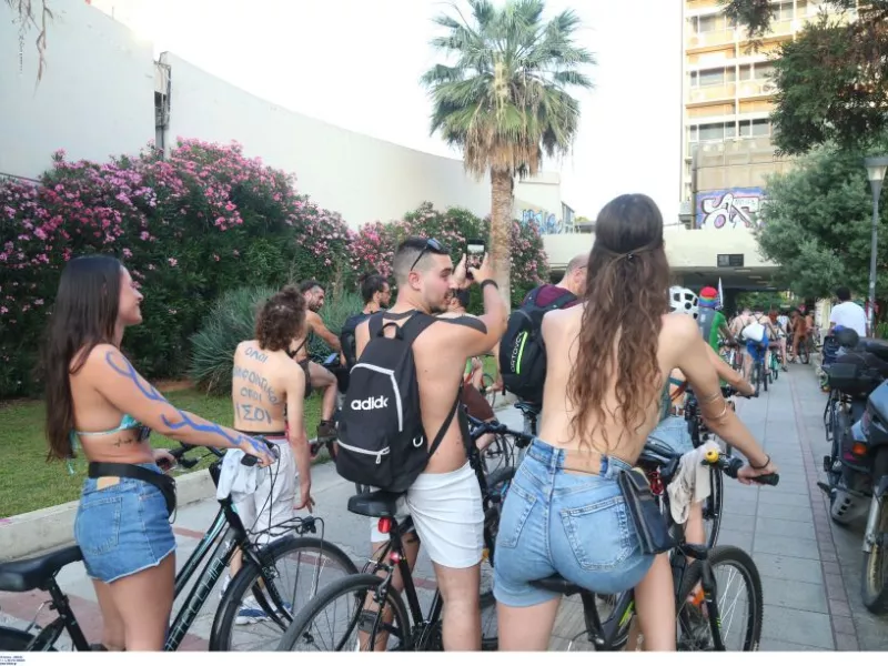 Γυμνή