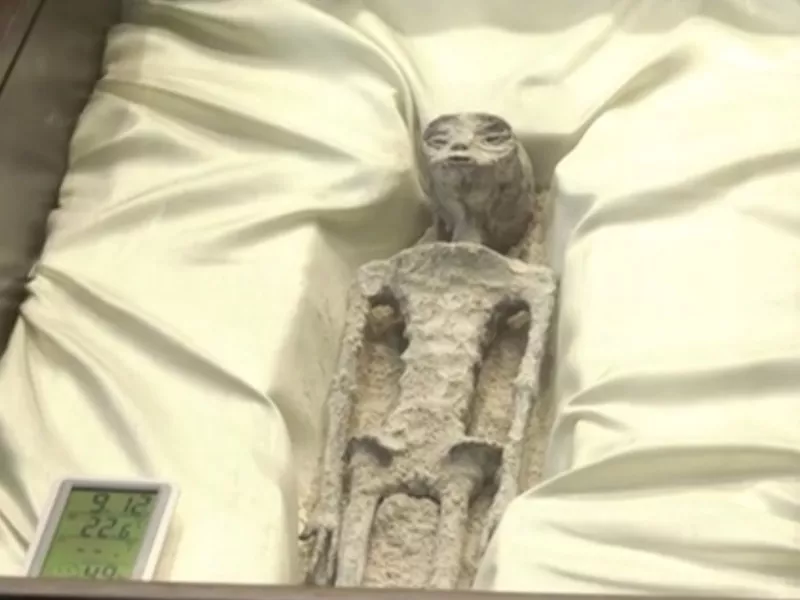 Σώματα εξωγήινων με άγνωστο DNA παρουσιάστηκαν στο Κογκρέσο του Μεξικού