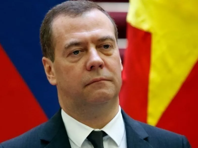 Ο Μεντβέντεφ χαρακτήρισε τη συμφωνία ΕΕ-ΗΠΑ «αντιρωσική»