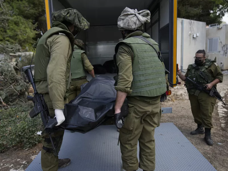  Νεκροί κείτονται δρόμο στο ρημαγμένο κιμπούτς Κφαρ Αζά