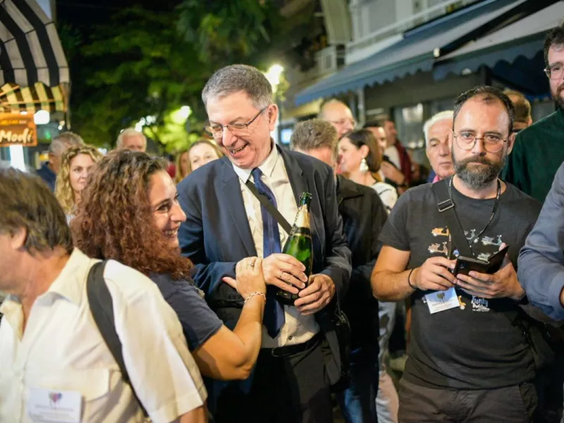 Νίκη Δημήτρη Κουρέτα στην Θεσσαλίας: Ανοίγουν σαμπάνιες στο εκλογικό κέντρο