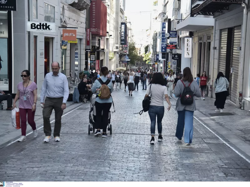ΕΛΣΤΑΤ: Σχεδόν οι μισοί Έλληνες δυσκολεύονται να πληρώσουν τα μηνιαία έξοδα