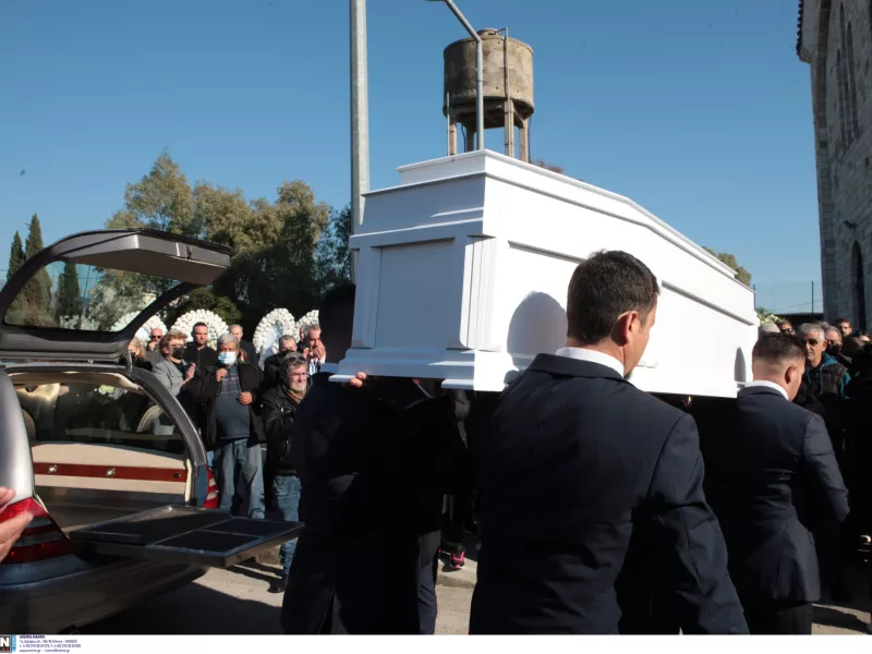 Κηδεία Μπάμπη Κούτσικου: Αυτή την ώρα το τελευταίο «αντίο» στον 31χρονο