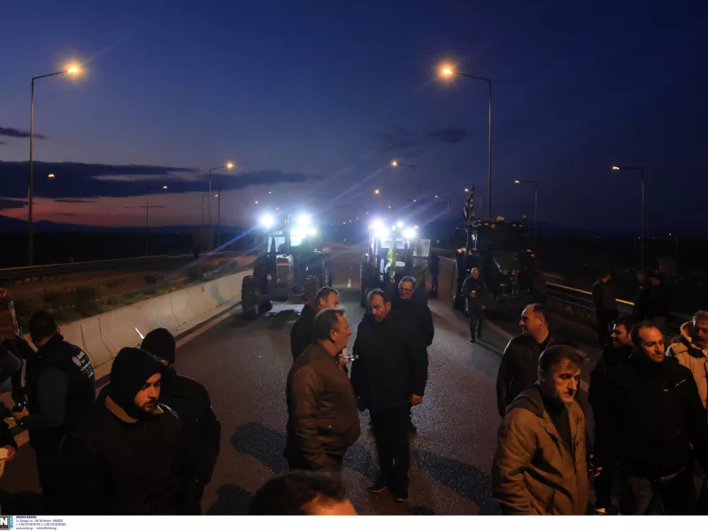 Οι αγρότες απέκλειαν την παλιά εθνική Θεσσαλονικής - Έδεσσας