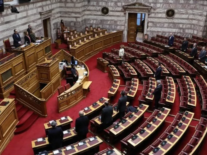 Κατατέθηκε στην Βουλή το νομοσχέδιο για τα ομόφυλα ζευγάρια