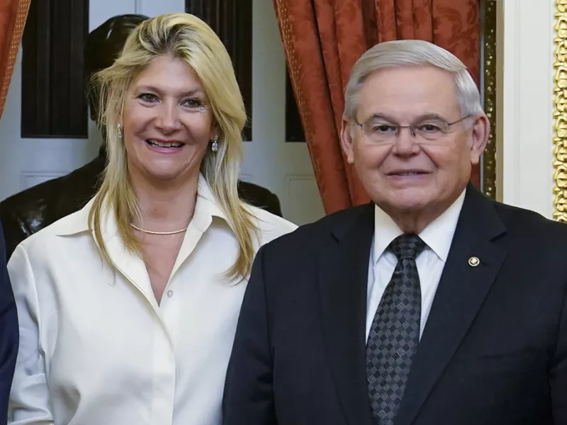 Γιατί η σχέση Μενέντεζ με την συζυγό του, πυροδότησε ολόκληρη αστυνομική έρευνα