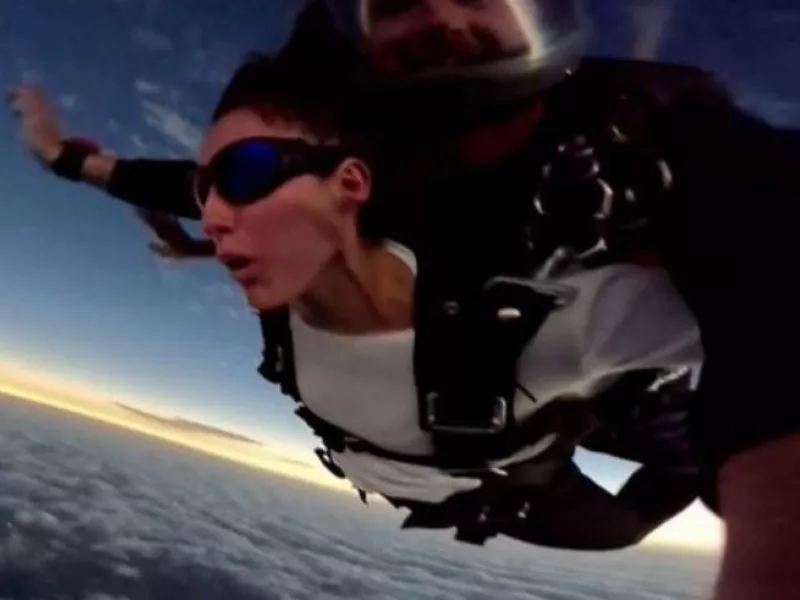 Skydivers 