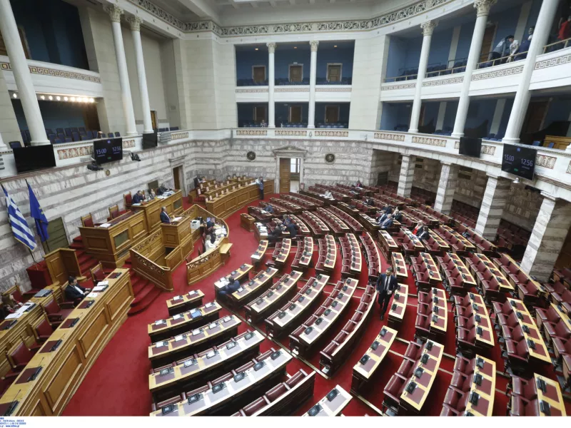 Στη Βουλή μεταφέρεται σήμερα η αντιπαράθεση για τις παρακολουθήσεις