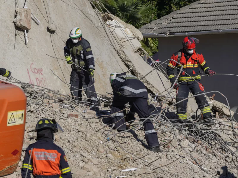 Νότια Αφρική: Άνδρας ανασύρθηκε ζωντανός από ερείπια, 5 ημέρες μετά την κατάρρευση κτιρίου