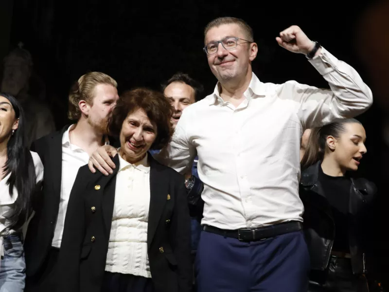 Βόρεια Μακεδονία: Ο αρχηγός του VMRO έλαβε εντολή σχηματισμού κυβέρνησης