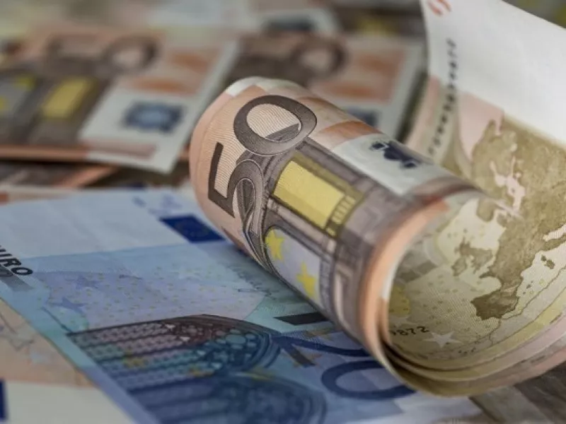 ΥΠΕΘΟ: Κοντά στο 1 τρισ. ο πλούτος των νοικοκυριών το β' τρίμηνο του 2024 - Δικαιότερη κατανομή σε σχέση με την πλειονότητα των χωρών της ευρωζώνης
