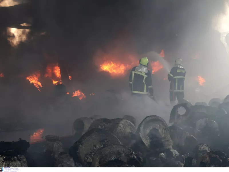 Έκρηξη και μεγάλη φωτιά σε εργοστάσιο στην Κάτω Κηφισιά