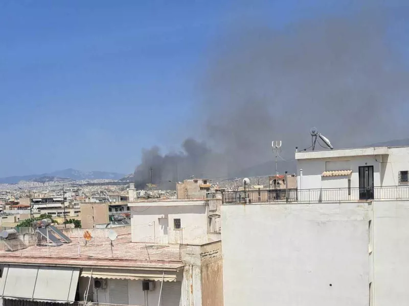 Φωτιά σε κτήριο στο Μοσχάτο