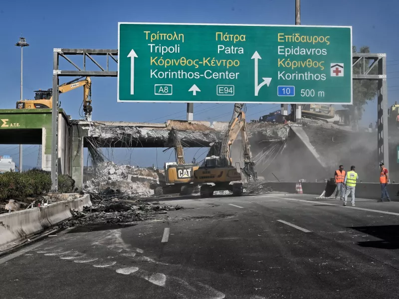 Άνοιξε η εθνική οδός προς Κόρινθο