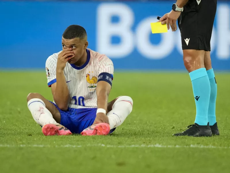 Εμπαπέ - Παρί: «Απαράδεκτες» οι αξιώσεις του σύμφωνα με τη γαλλική Λίγκα