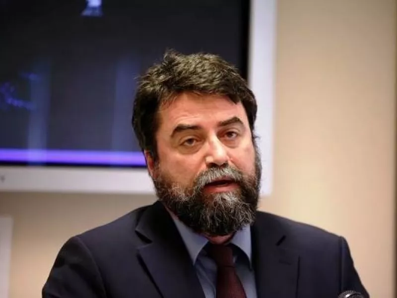 Βασίλης Οικονόμου