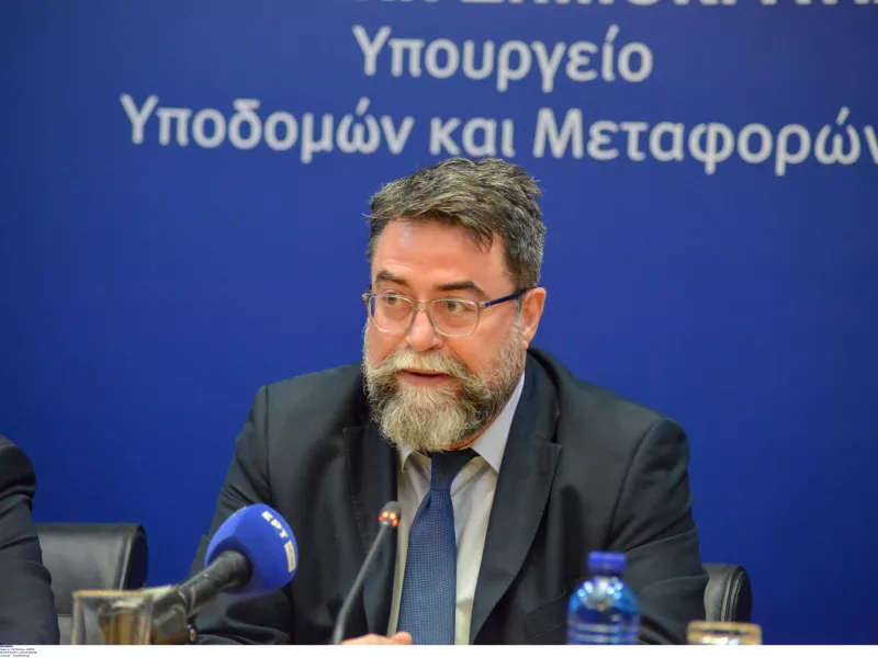 Πρωί πρωί στο αμαξοστάσιο της Ανθούσας ο νέος υφυπουργός Υποδομών Βασίλης Οικονόμου