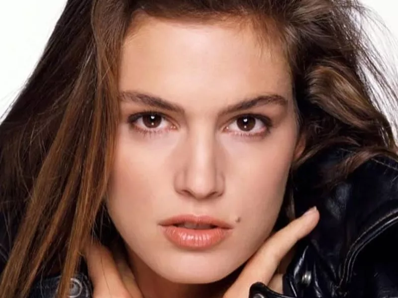 Η Cindy Crawford με το ίδιο δερμάτινο jacket μετά από 38 χρόνια