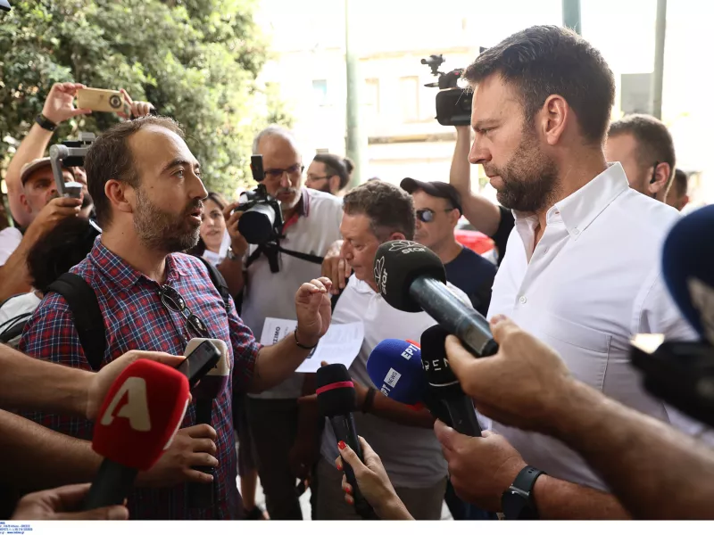 Κασσελάκης με εργαζομένους Αυγής