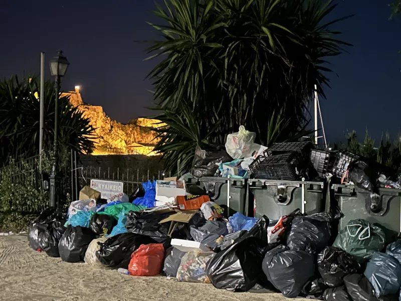 Κέρκυρα: «Πνίγεται» στα σκουπίδια ένας από τους κορυφαίους τουριστικούς προορισμούς της χώρας 