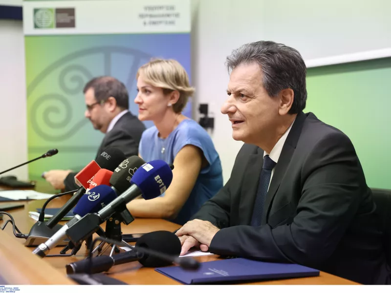 Σκυλακάκης: Τα 3 μέτρα στήριξης των καταναλωτών για τις αυξήσεις στο ρεύμα - Τι ισχύει για την επιδότηση τον Αύγουστο