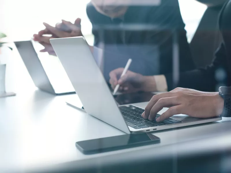 Μαρινάκης: «Fake news» τα περί 6ήμερης εργασίας – 10 ερωταπαντήσεις για το τι ισχύει πραγματικά 