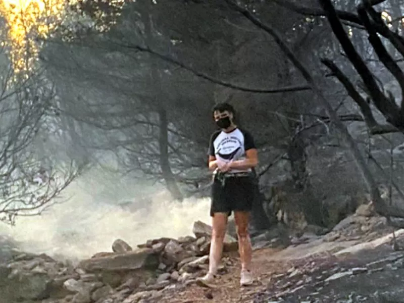 Αθηναΐς Νέγκα: «Σβήναμε εστίες με εμφιαλωμένο νερό γιατί τρεχούμενο δεν υπήρχε»