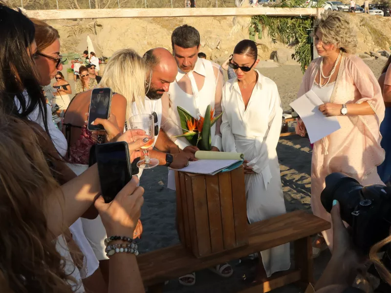 Ο γάμος του Παντελή Τουτουντζή με τον Νάσο στο Κομμό (Αποκλειστικές photos -video)