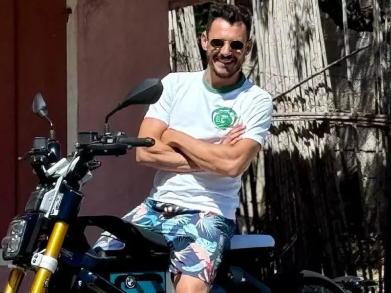 Σταύρος Σβήγκος: Sous Chef στο μπεργκεράδικο που άνοιξε στην Αντίπαρο με τους κολλητούς