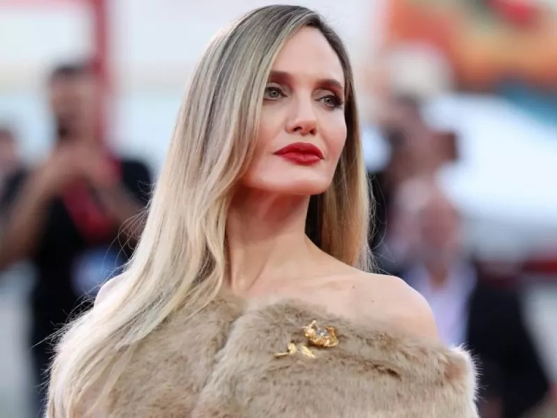 Αngelina Jolie