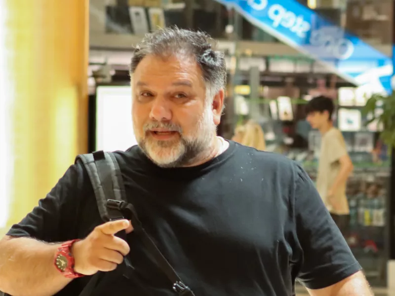 Γρηγόρης Αρναούτογλου: Η τροφική δηλητηρίαση που τον οδήγησε στο νοσοκομείο