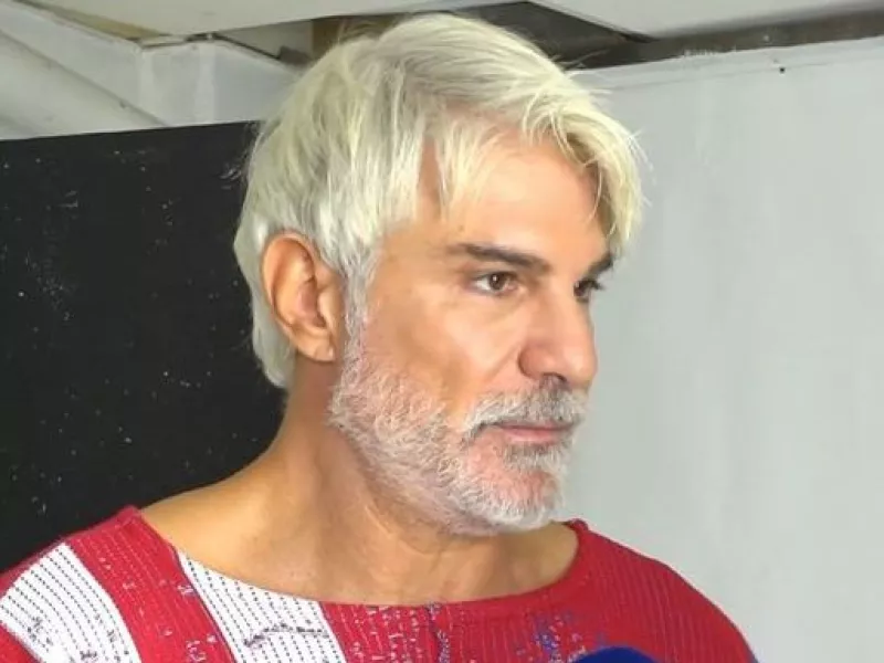 Μάνος Πίντζης: «Δεν είναι ωραίο να κάθεσαι σε έναν καναπέ και να σβήνεις τον πόνο σου με φαγητό»