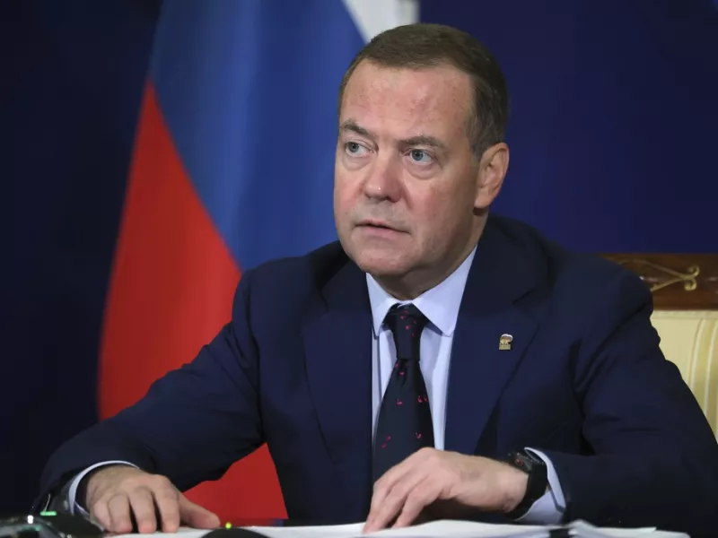 Απειλές Μεντβέντεφ: Η Μόσχα έχει τους λόγους για να μετατρέψει το Κίεβο σε διαλυμένη περιοχή