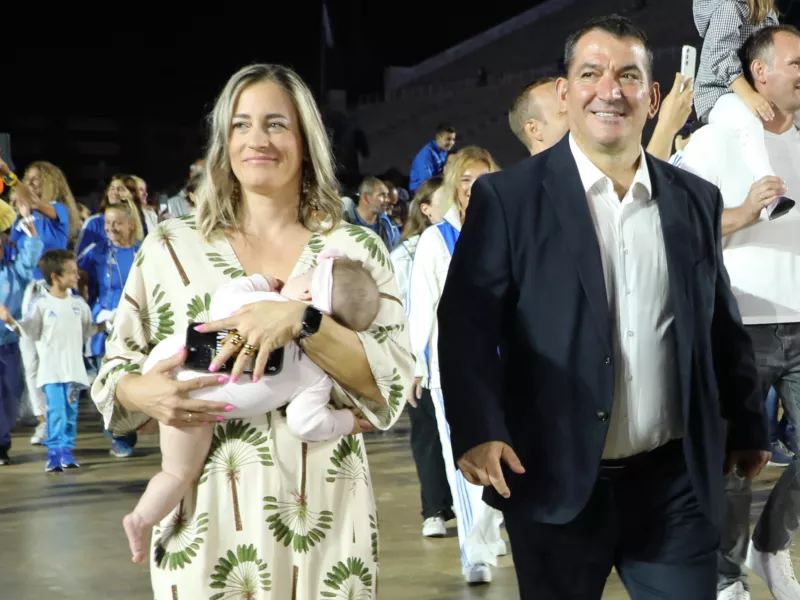 Πύρρος Δήμας-Αφροδίτη Σκαφιδά: Με την 5 μηνών κόρη τους στο Καλλιμάρμαρο